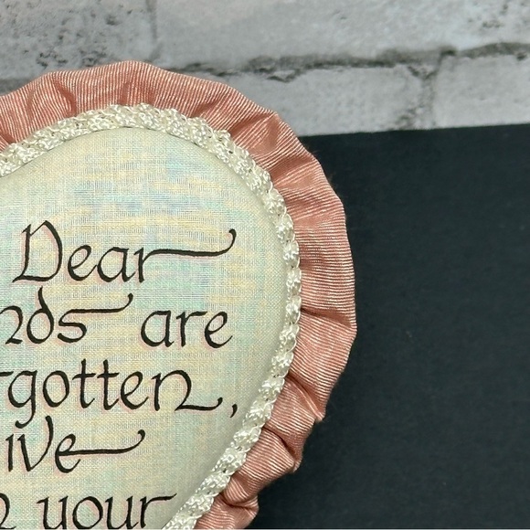 Heart Shape Friends Quote Ruffle Calligraphy Heart Decor 6 in X 6 in Vintage - Picture 10 of 12